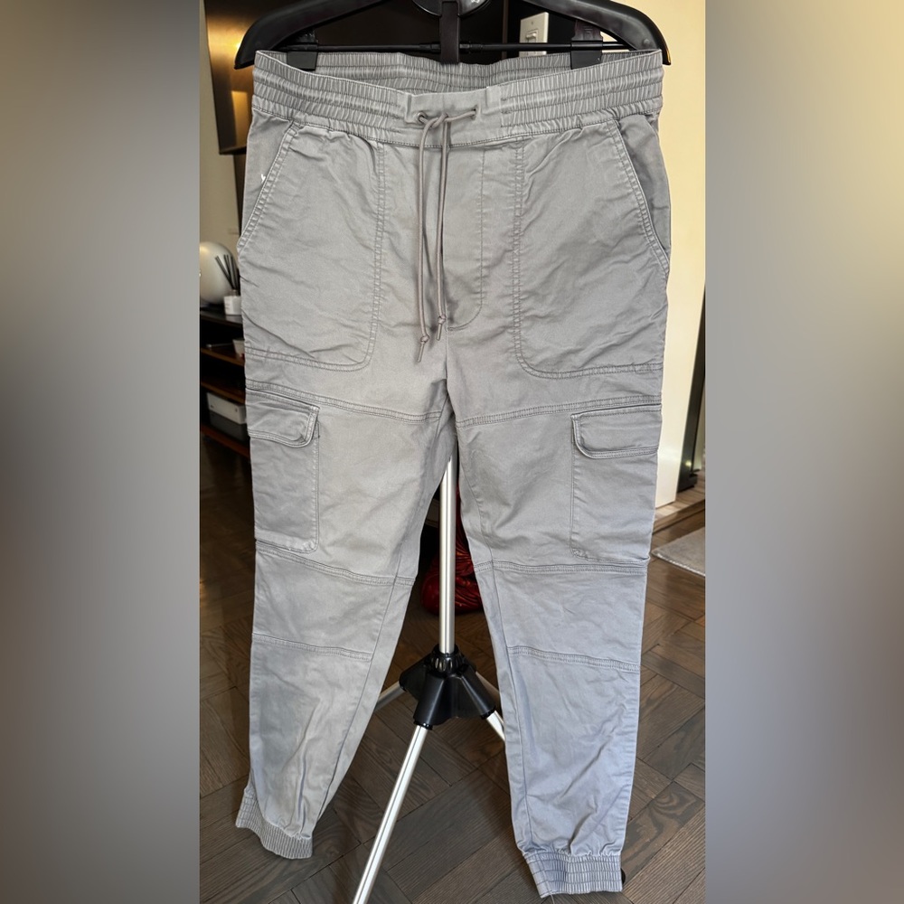 DKNY Cargo Pant Grey in Size Medium